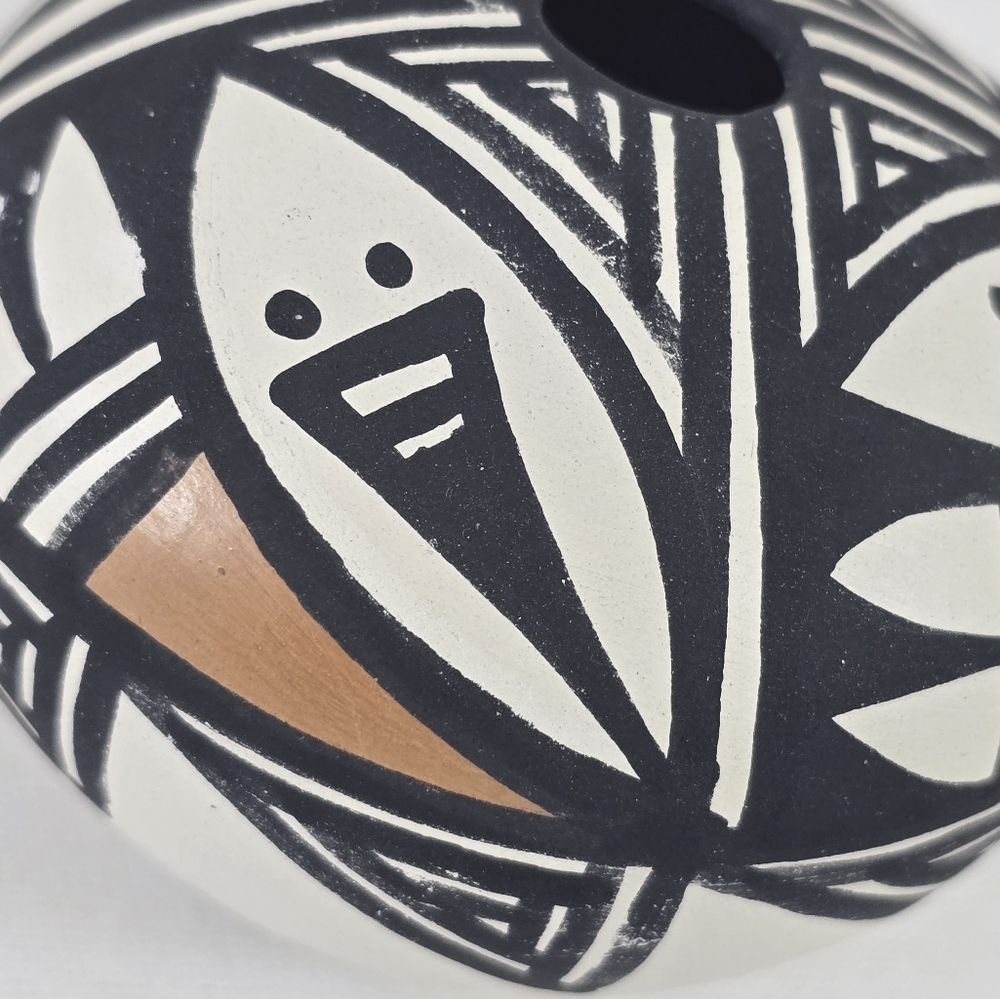 Native American Acoma Indian Hand Painted Seed Pottery by Antonio - Picture 8 of 8